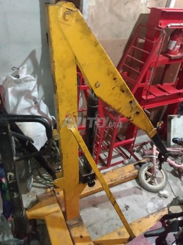 Transpalette avec grue d' atelier 