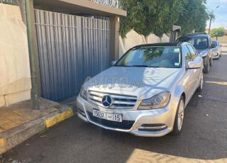 Mercedes-Benz 220 Diesel Automatique 2014 à Fès