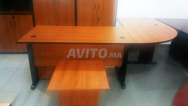 vende un article que ce veut la dire Bureaux