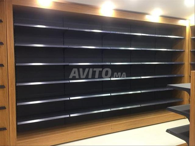 rayonnage super marche  et rayonnage  de stock  