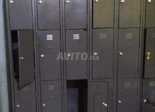 Vestiaire métallique avec portes / خزائن معدنية