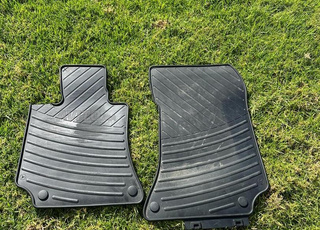 2 tapis avant pour Mercedes CLS