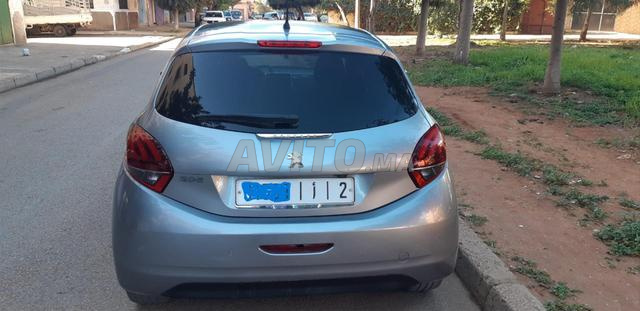 Peugeot 208 Diesel Manuelle 2019 à Salé - 2