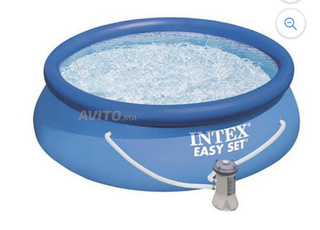 مسبح للصغار والكبارالمساحة 305*76