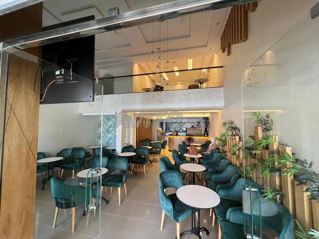 café bien équipée et titrée avec autorisation 