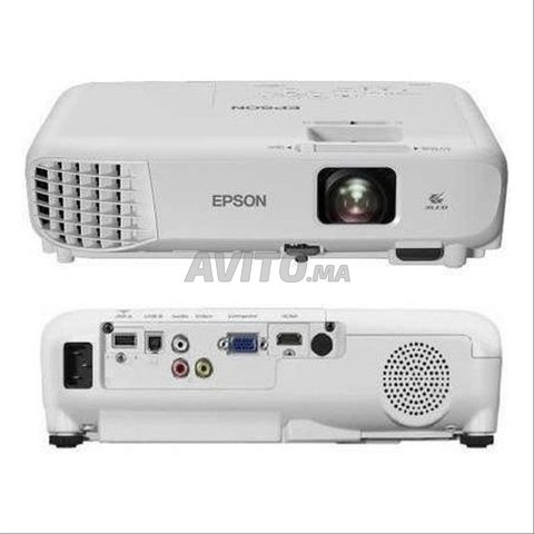 Epson H838B EB S05 Projector / ECRAN DE PROJECTOR