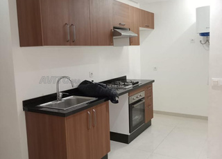 Belle appartement vide de 49 m2 à louer à Izdihar