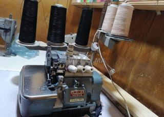 ماكينة خياطة