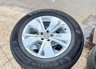 Jante originale 18P Vw Touareg avec pneu Michelin