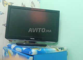 تلفزيون  فيه DVD و كل القنوات 