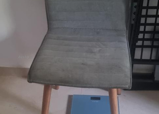 3 كراسي جيدة جدا 