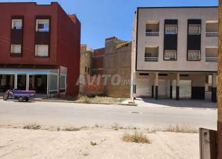 Terrain RDC commercial 2 étages 142m2 sur voie 20m