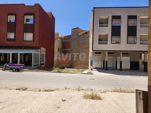 Terrain RDC commercial 2 étages 142m2 sur voie 20m