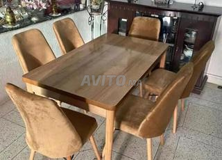 طاولة طعام مع 6 كراسي