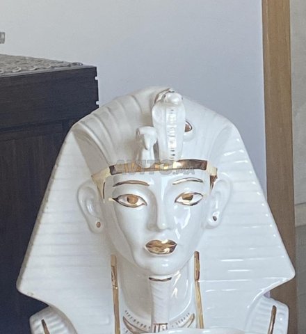 Pharaon en Céramique Blanche et Dorée