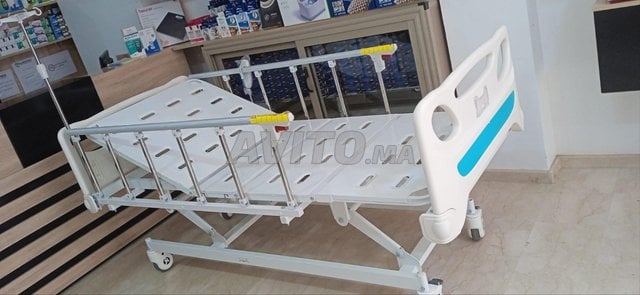 LIT MEDICAL ELECTRIQUE 3 POSITIONS AVEC POTENCE 