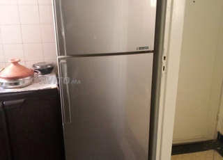 ثلاجة شبه جديدة بخار