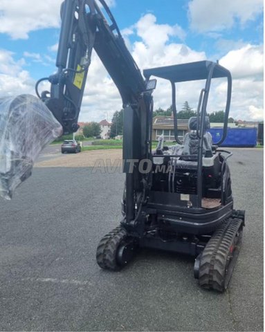 MINI PELLE POUR CHANTIER 2600 KG NEUVE