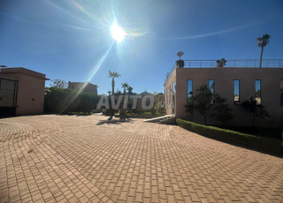 VILLA DE LUXE / PALAIS 