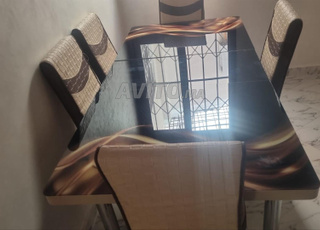 table de salle à manger avec 6 chaises