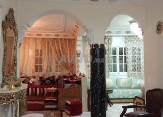 بيت ومطبخ وحمام في السطح