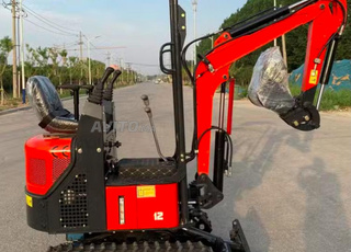 Mini-pelle P12 – 1200 kg NEUVE ET GARANTIE