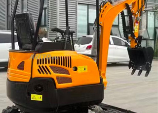 Mini-pelle  P15 – 1477 kg