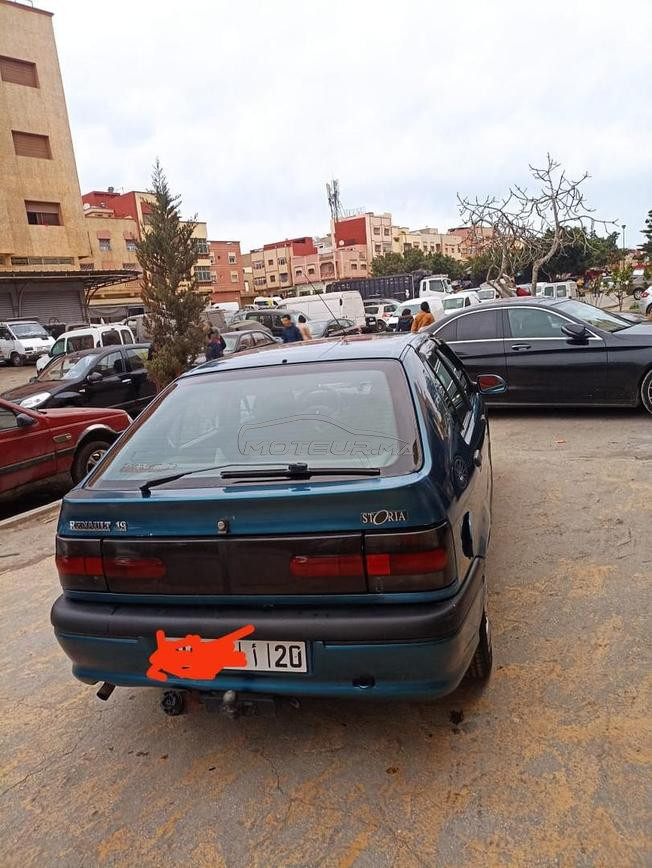 سيارة رونو 19 في حالة جيدة 