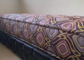 canape et table presque neuf