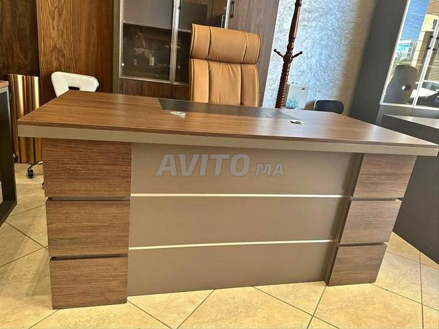 أضف لمسة من الفخامة إلى مكتبك مع أثاث إداري أنيق