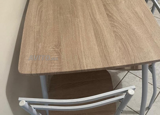 Table et 4 chaises (idéal pour cuisine)