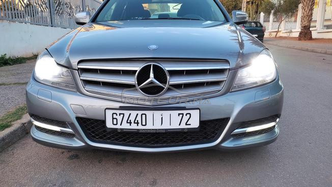 Mercedes-Benz 220 Diesel Automatique 2008 à Salé
