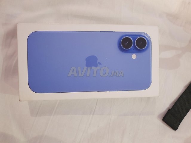 Iphone 16 bleu à vendre au prix d'achat 
