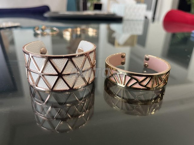 Deux beaux bracelets cuir et plaqué or rose