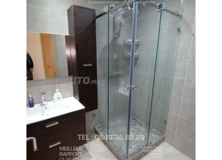 cabine de douche, baignoire, paroi spa et sauna