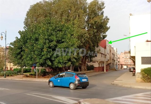 Maison et 2 magasins /garage