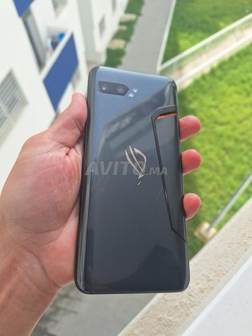 gaming Asus rog phone 2 ( afficheur cassé )