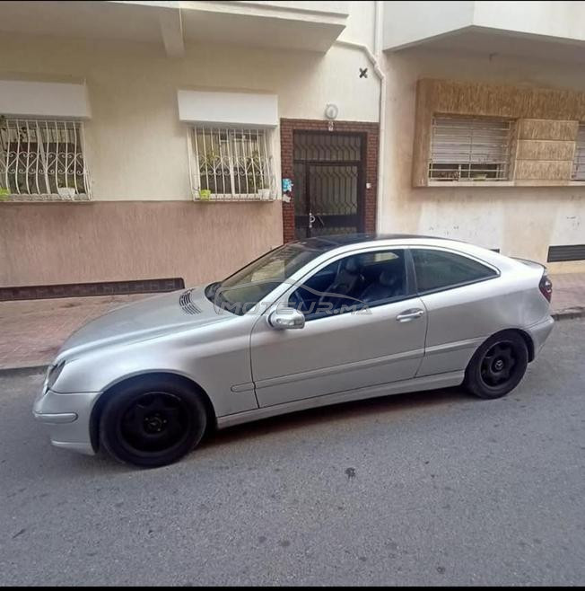 Mercedes-Benz 220 Diesel Manuelle 2003 à Salé