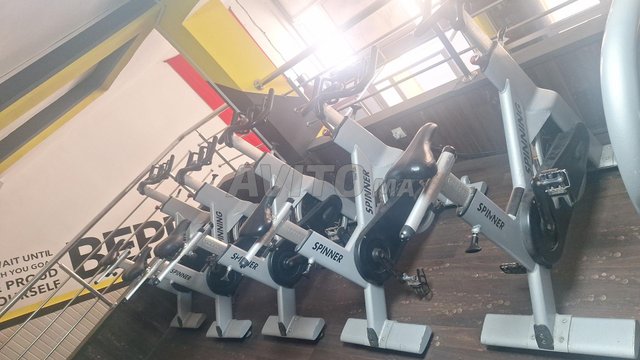5 vélo spinning startrac pro