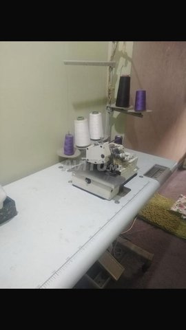 deux machines à coudre 