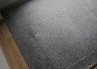 سجادة رمادية ذات جودة جيدة