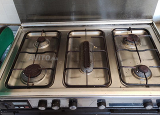 Cuisinière 5 feux avec four intégré 