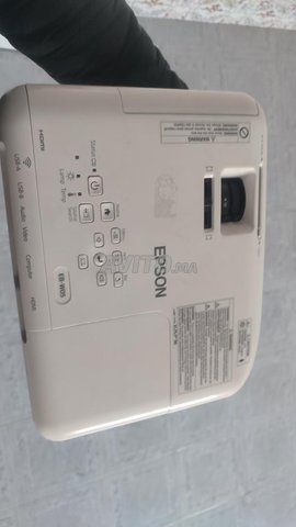 Data show Epson Eb-w05 