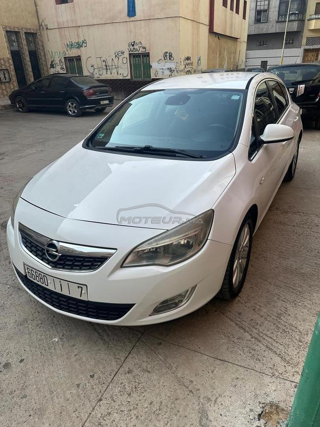 Opel Astra Diesel Manuelle 2012 à Mohammedia