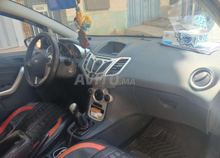 Ford fiesta titanium bon état 