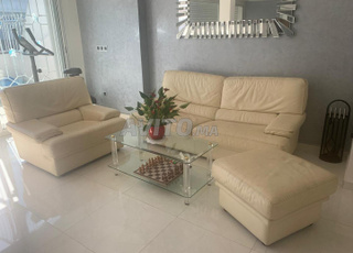 fauteuil en cuir avec table 