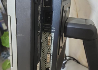 PC de bureau complet avec table – Bon état