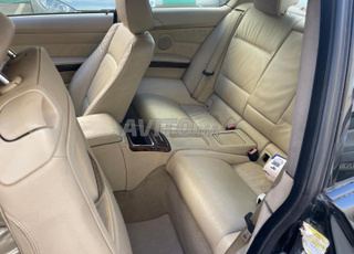 سيارة من نوع bmw