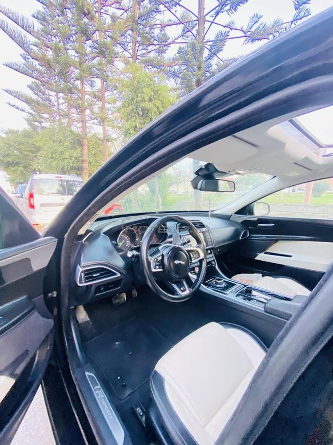  Jaguar XE finition Rsport