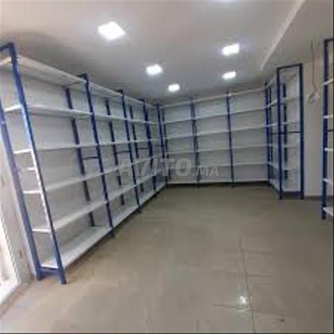 Étagère métallique standard À Vendre